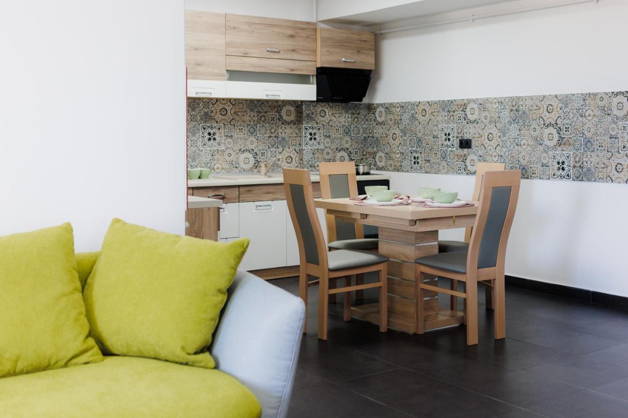 Plaza Apartment Satu Mare Exterior foto